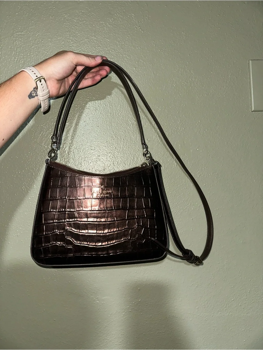 Stylish Croc-Embossed Shoulder Bag in Dark Brown